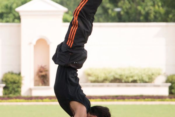 Male athlete performing rhythmic strength exercises with focus and precision.